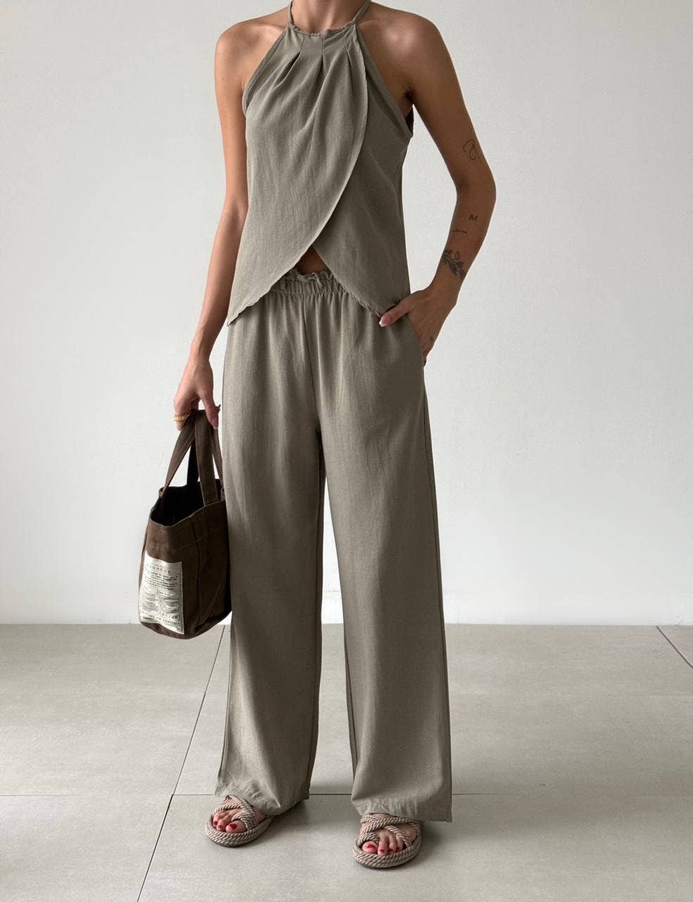 Design company-Fatma Balkir - Venta al por mayor Conjuntos de top y pantalón (NO para estar en casa) - Mujer - Conjunto bohemio de top halter de lino y pantalones con cinturón a la cintura0