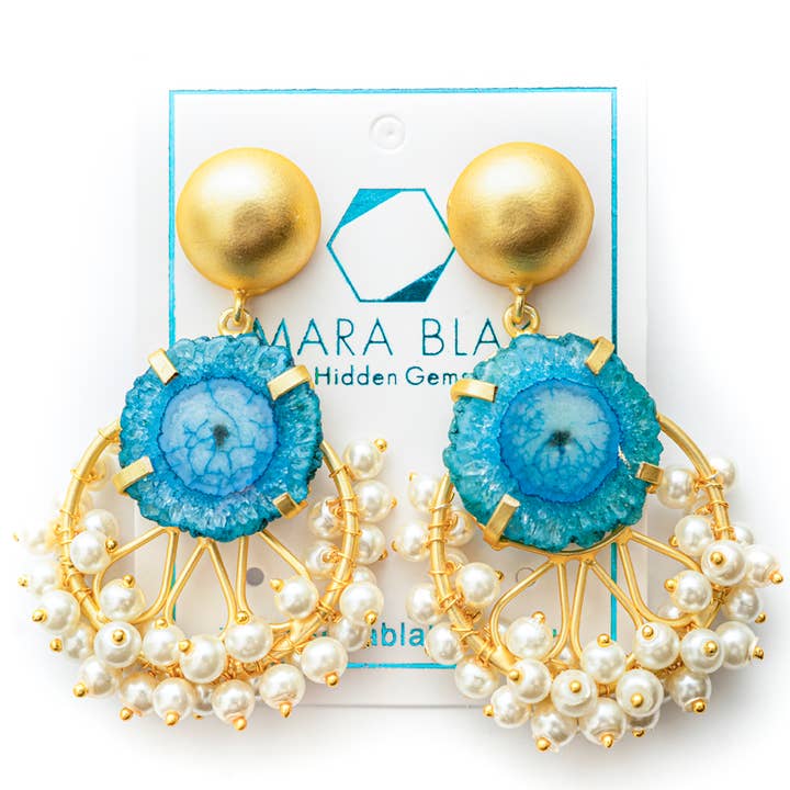 Pendientes de perlas de cuarzo solar azul, chapados en oro de 22k para venta al por mayor de Mara Blak - Hidden Gems