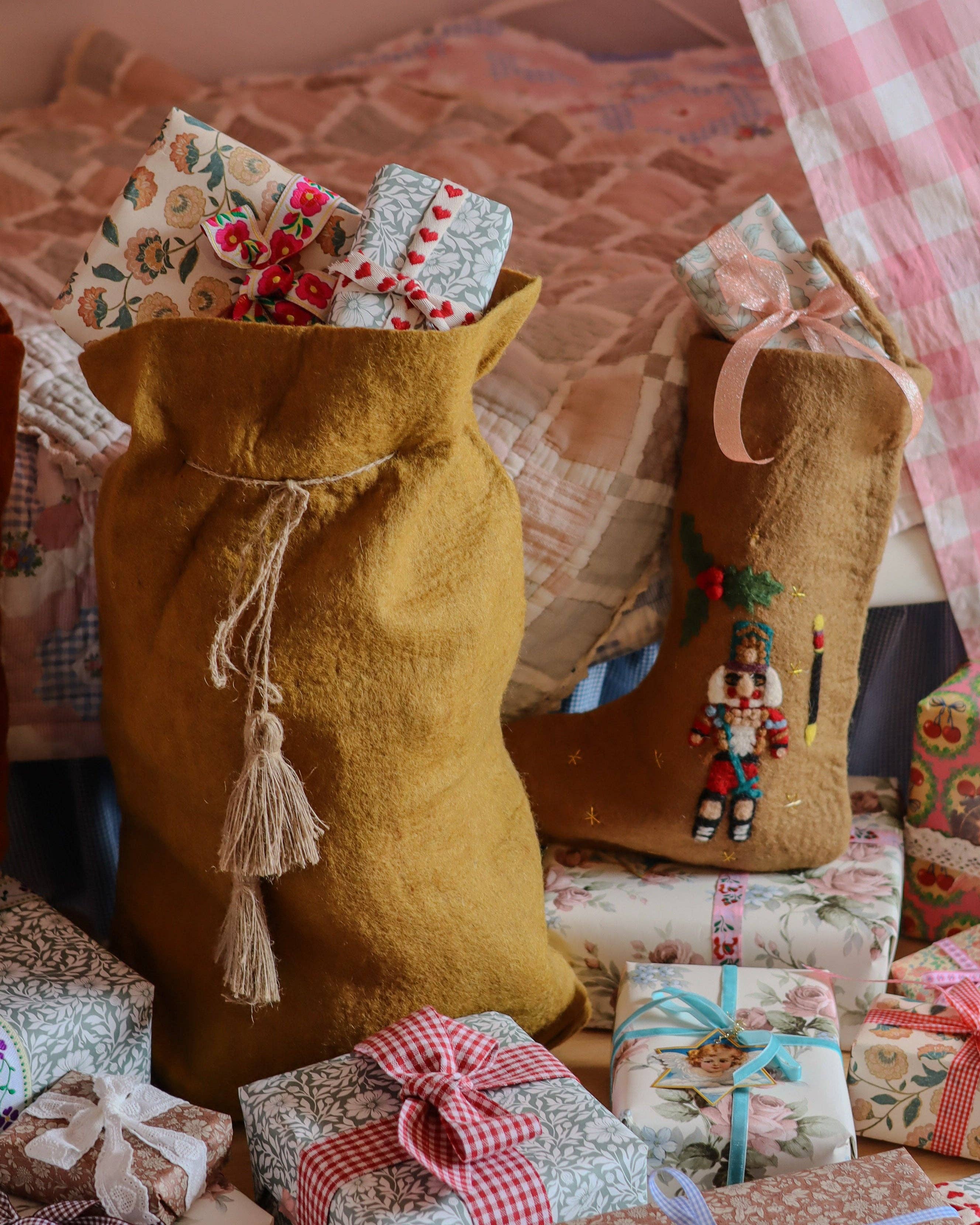 Philé - Wholesale Christmas decoration - Christmas Santa Sack - Gold1