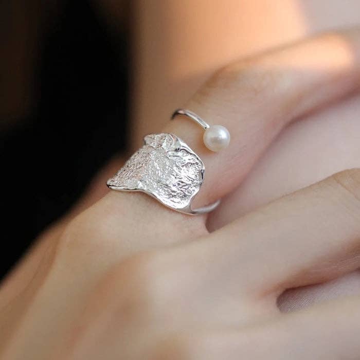 LanLivia - Vente Anneau/bague à empiler - Bague réglable en argent sterling avec texture et perle4