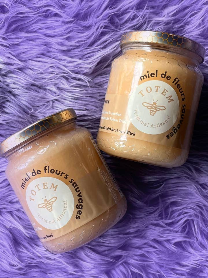 Cremet rå wildflower honning for engroshandel hos Spooks & Spanks