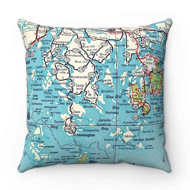 Coussin décoratif carte de Brooklin Maine pour la vente par Daisy Mae Designs