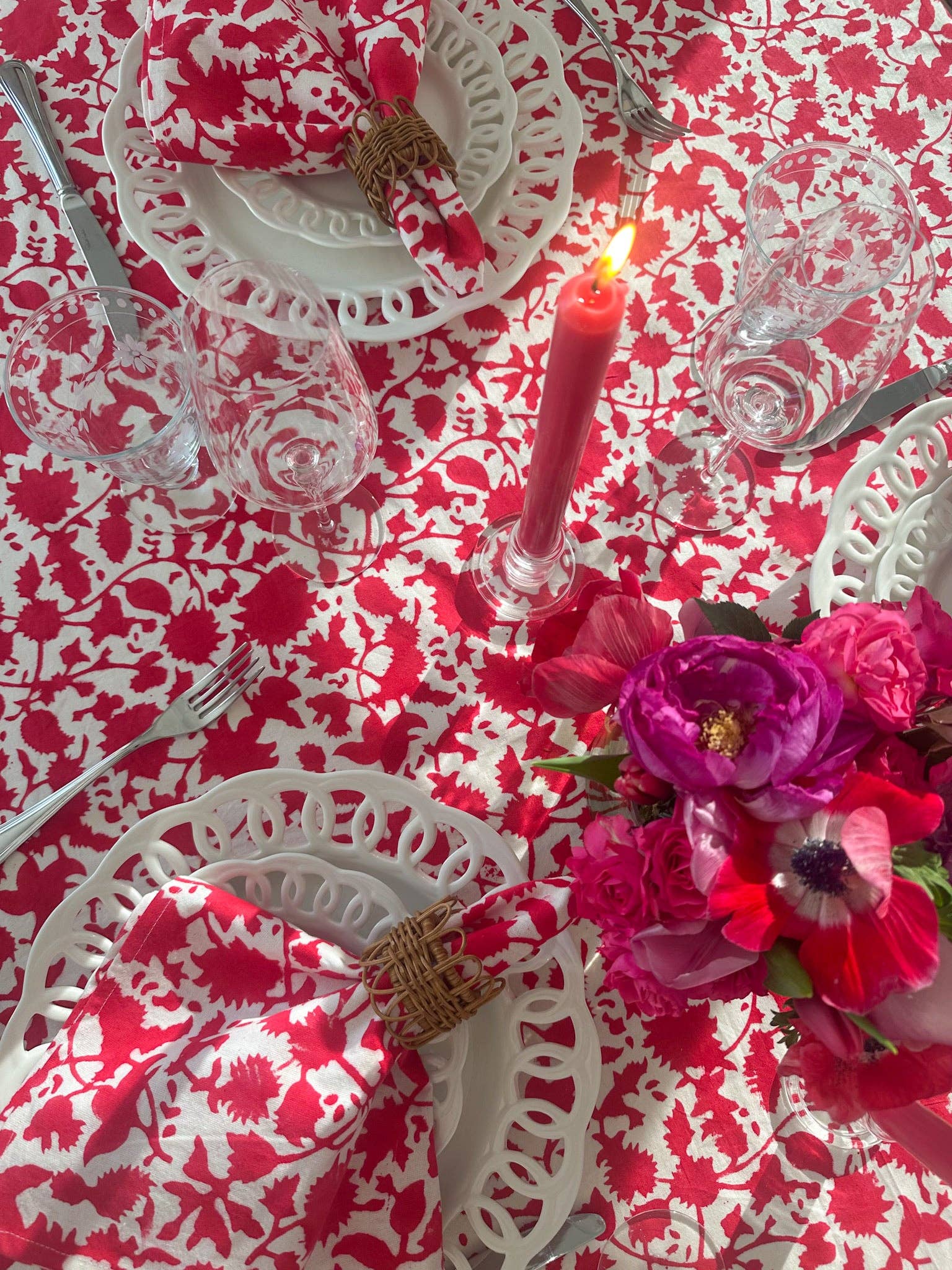 Sara Khatib Design - Vendita all'ingrosso Tovaglie - TOVAGLIA FIORI DI MIRTILLO LUMINOSI2