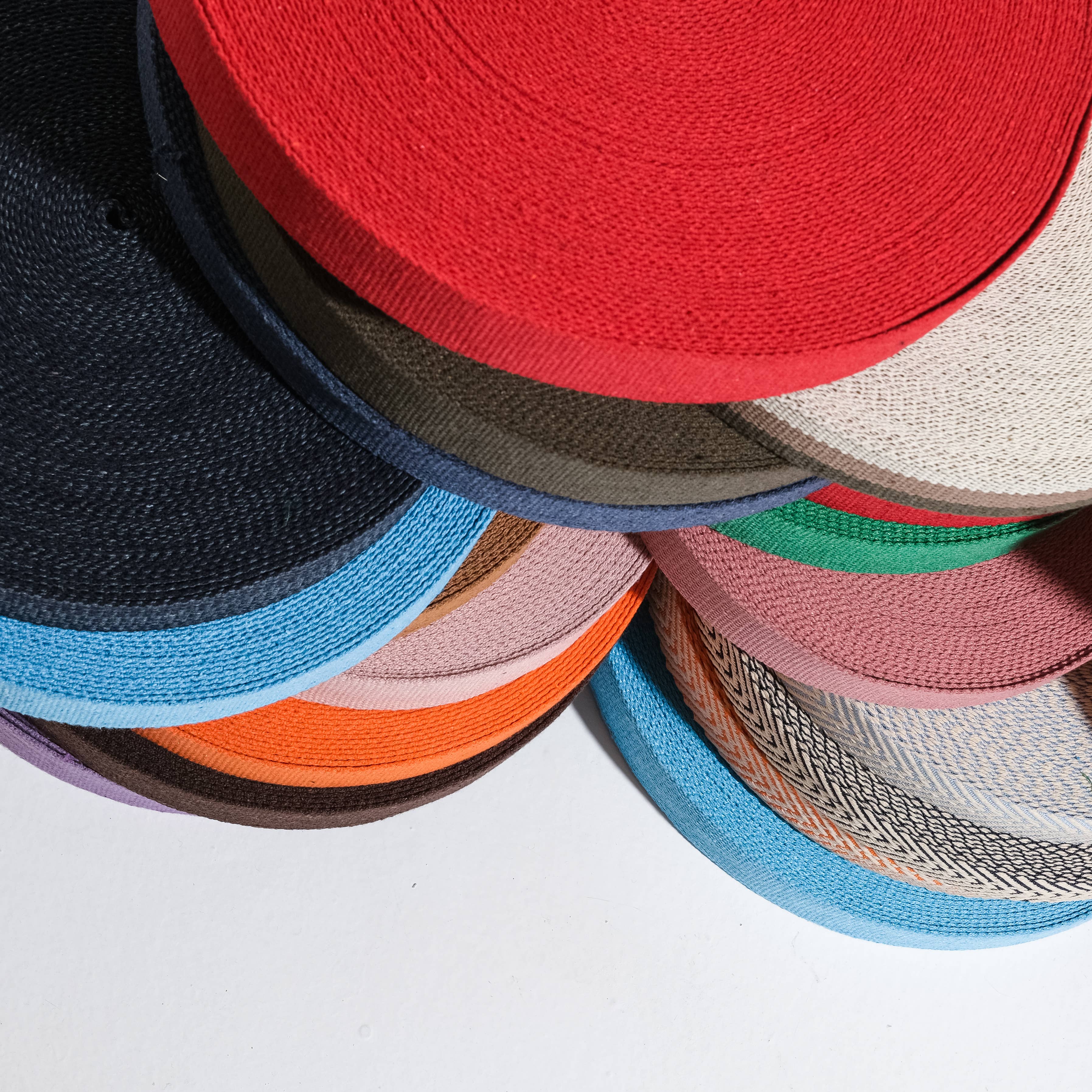 Dream Trimming Goods LLC - Vendita all'ingrosso Attrezzature per lavoretti e fai da te - Cinghia in cotone pesante rosso da 1,5" x 50 yard per cucire cinture e borse.3