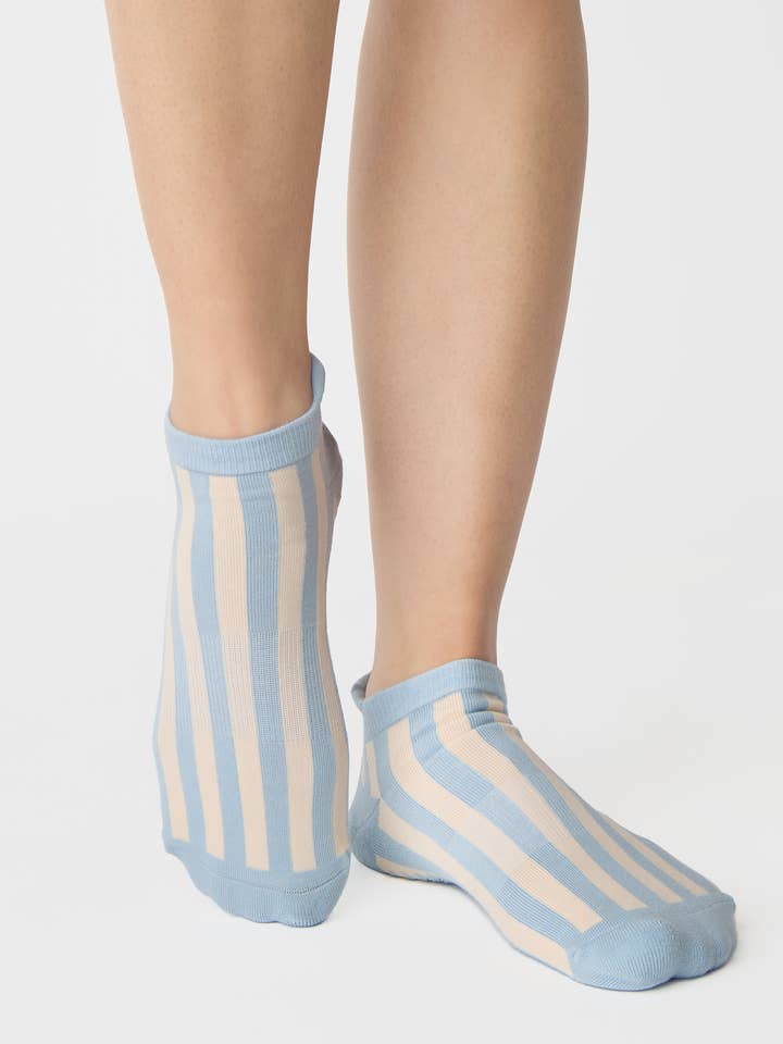 Chaussettes à rayures pour femmes avec grip intégral - Pour Pilates & Barre pour la vente par Pointe Studio