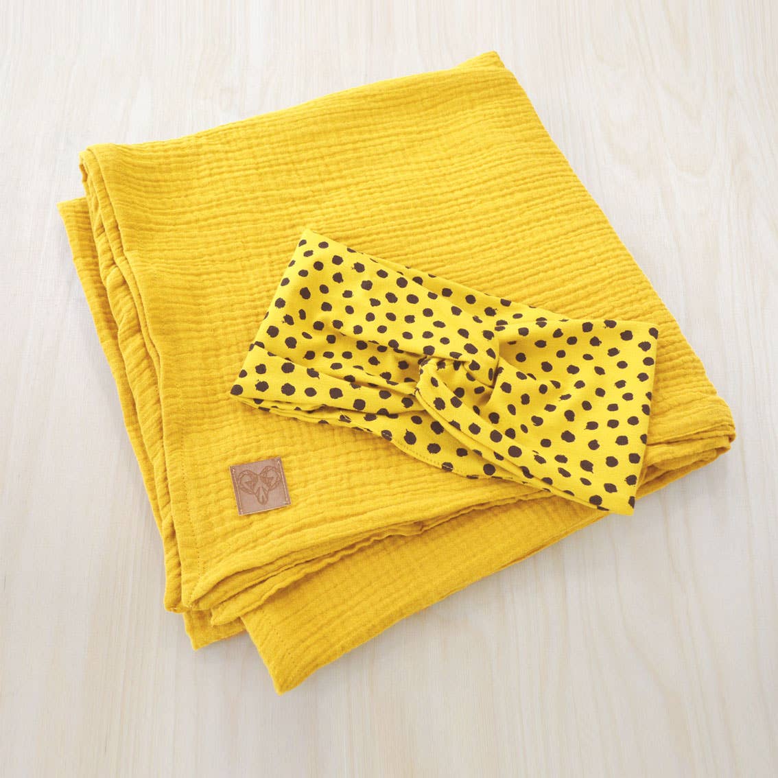 WiDDA berlin - Venta al por mayor Bufanda - Mujer - Tela de muselina en color amarillo hecha de algodón orgánico2