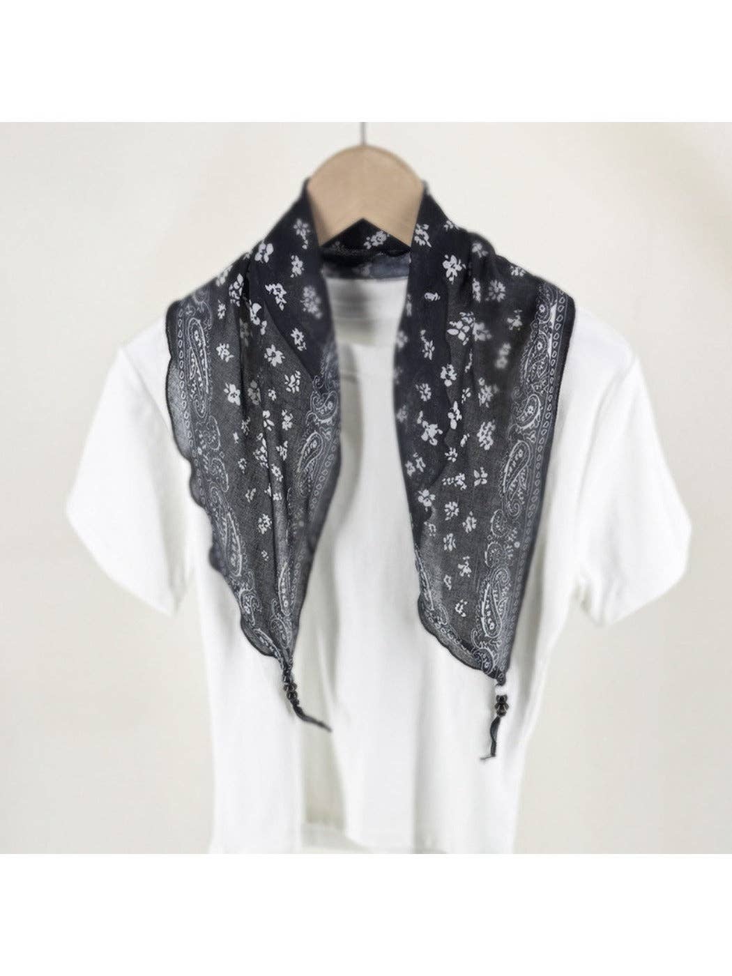 Funkyrel® Atzbranding Limited - Wholesale Head Scarf - Women's - Scarvii - Vintage-inspired Diamond-cut Headscarf with Floral patterns1