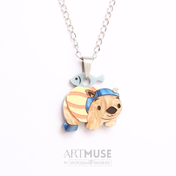 Simmande vombat‑hänge för halsband för wholesale av Wood With Words