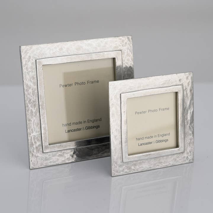 Mini-cadre photo en étain Thurlestone pour la vente par Lancaster and Gibbings