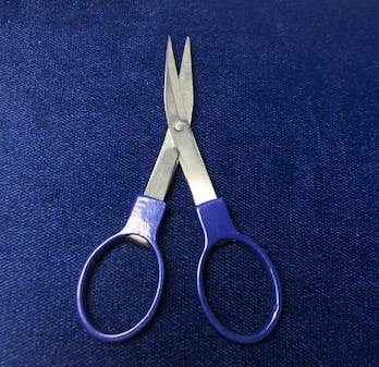 MAYA Cosmetics - Vente Présentoirs de commerçant - Beauté et bien-être - Ciseaux pliants (présentoir de 18)7