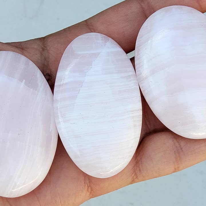 Metaphysical & Healing Crystals - Wholesale Spirituele steen/kristal - Fluorescerende roze calciet handstenen2