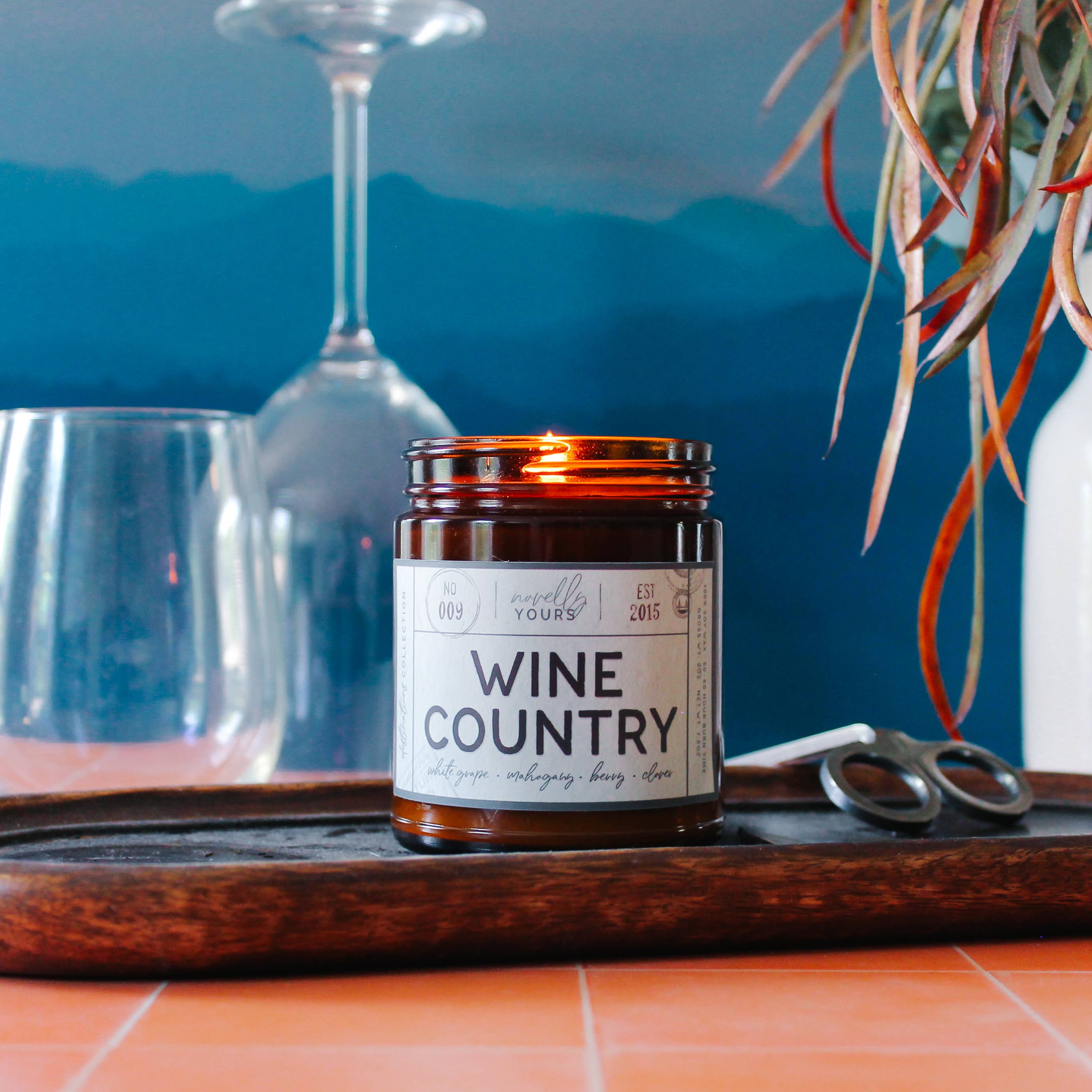 Novelly Yours - Vente Bougie en bocal - Bougie Wine Country | Parfum sur le thème des amateurs de vin et des voyages9
