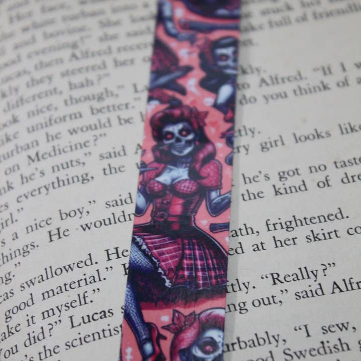 Raven Design – Engroshandel Bogmærke – Zombie Pink Girls//Magnet Fold Bogmærke 1