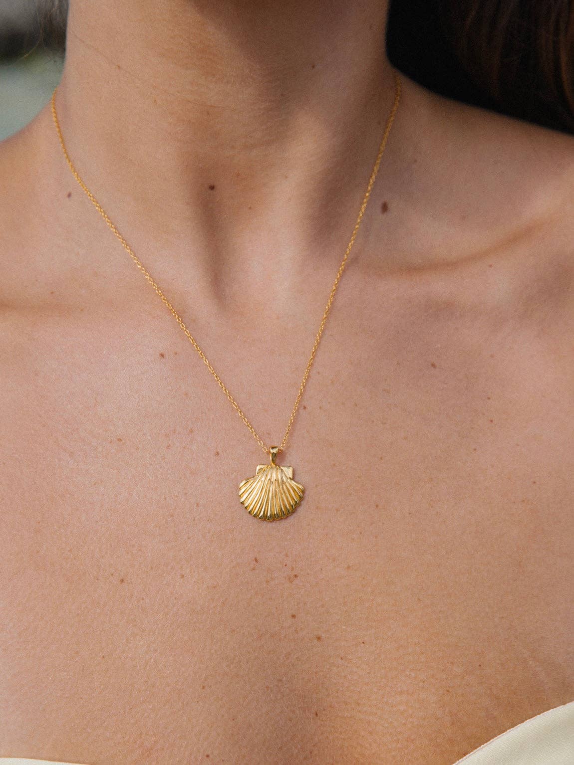 Malakai the Label - Wholesale Pendant/Charm Necklace - Sun Shell Necklace in 18k Gold Vermeil1
