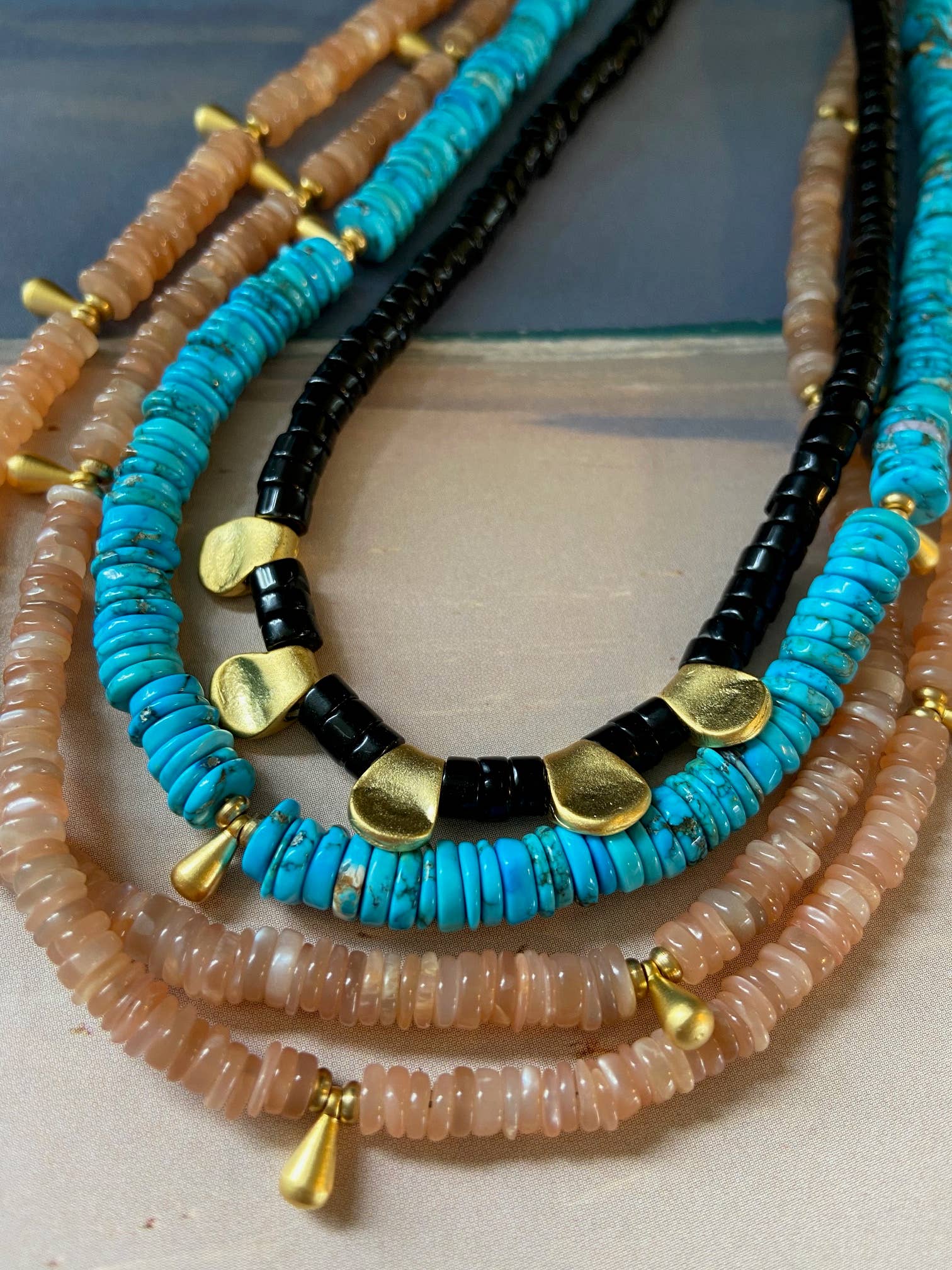 Heather Kahn - Vente Collier de perles - Collier à Couches en Pierre Essentielle4