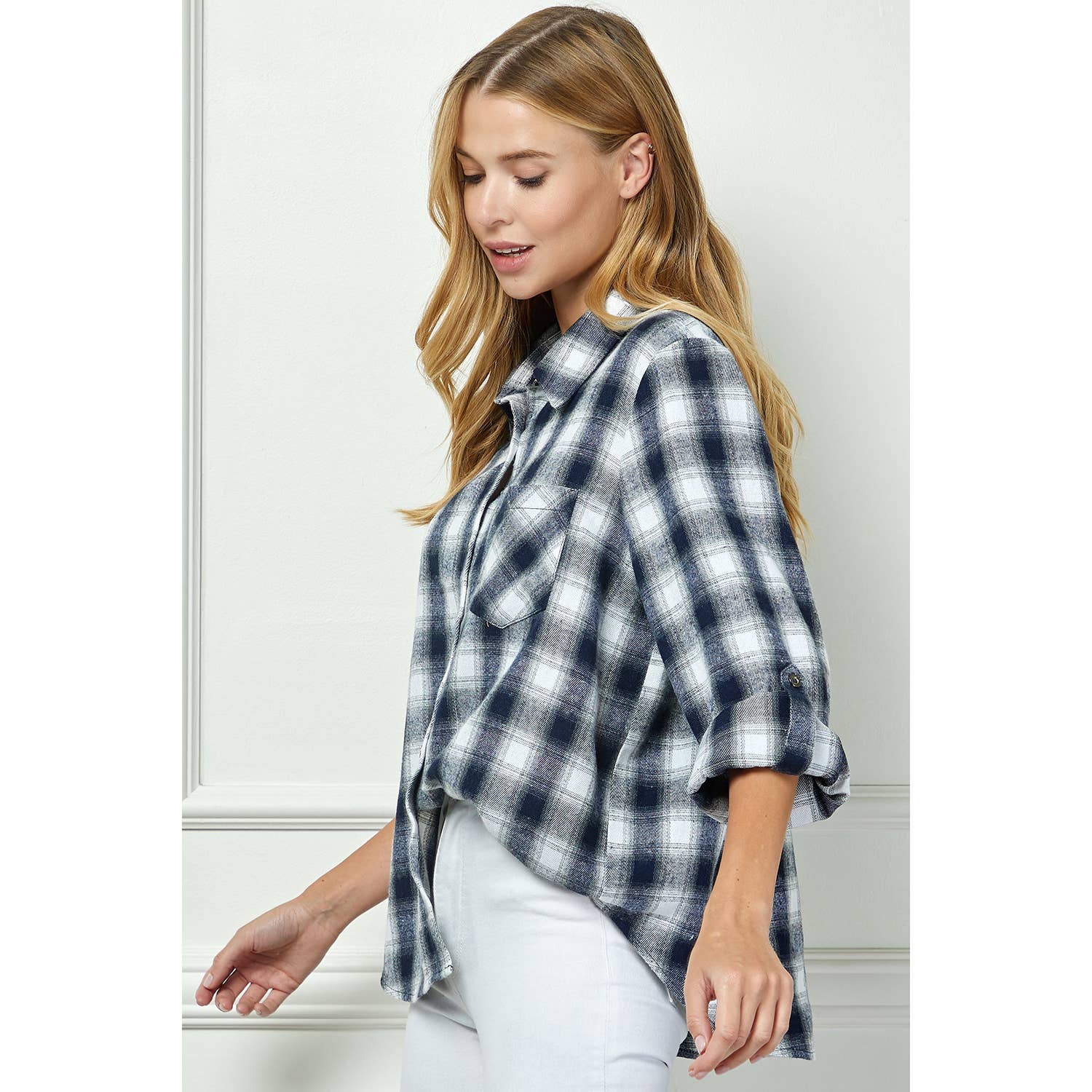 IV/NEW YORK Chemise surdimensionnée en flanelle à manches retroussées et col classique en vente sur Faire8