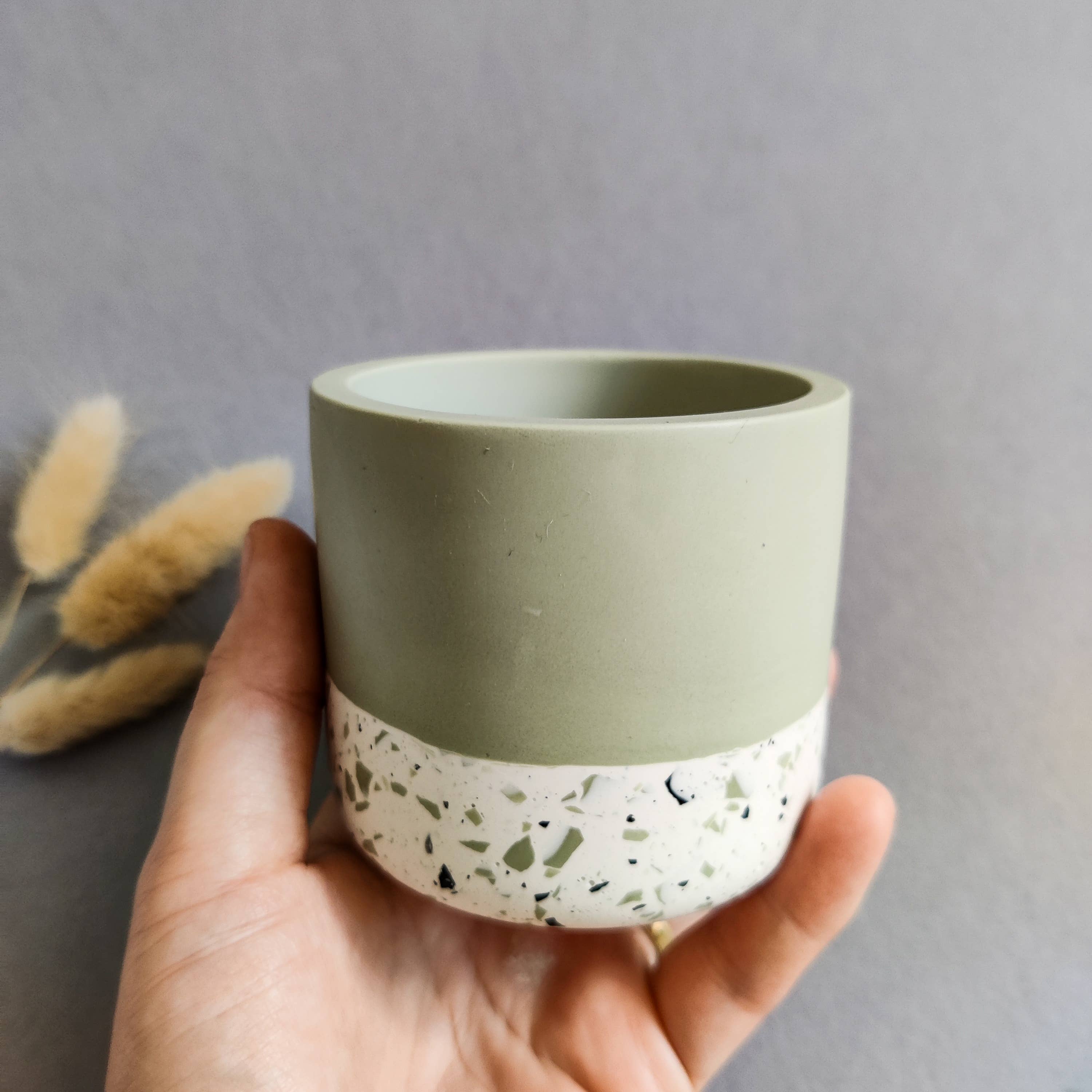 The Sage Rose Studio – wholesale Jar/filled candle – Jesmonite candle vessels terrazzo, sage green candle jars3