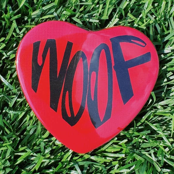 Bouton WOOF en forme de cœur pour la vente par chanartchanart