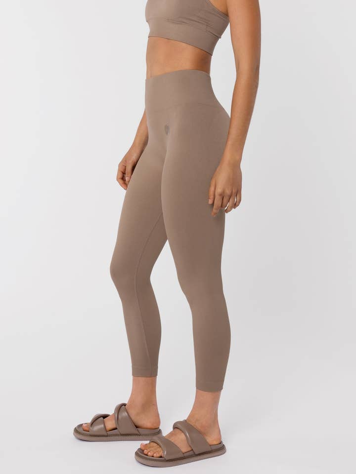 Nicky Kay - Wholesale Athletic/lounge leggings – Women's - Seamless Leggings - Taupe1