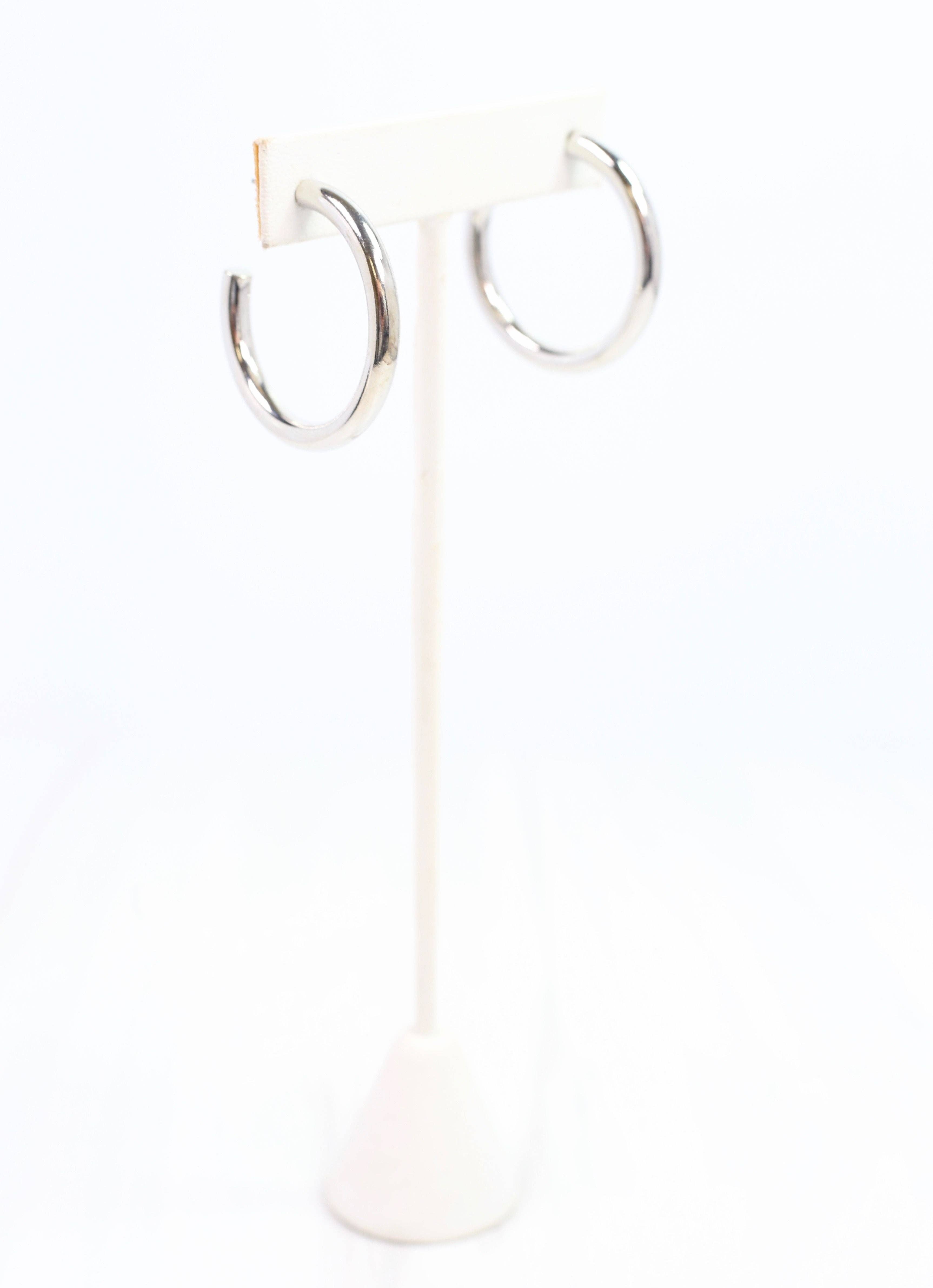 Caroline Hill - Wholesale Hoop Earrings - Nataliuh Hoop Earring Shiny Silver1