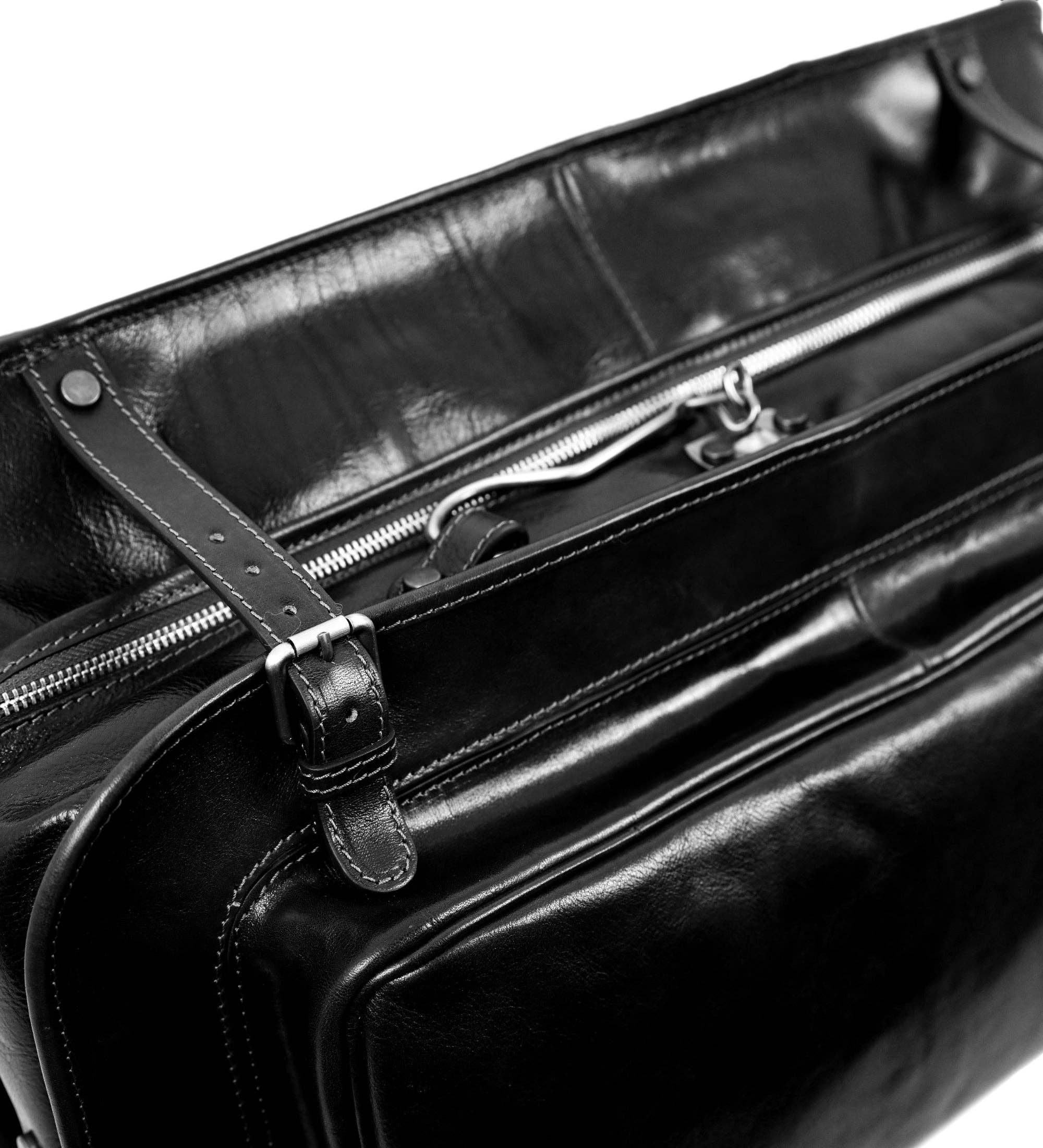 Time Resistance – wholesale Garment bag – unisex – Leather Garment Bag - The Big Sleep27