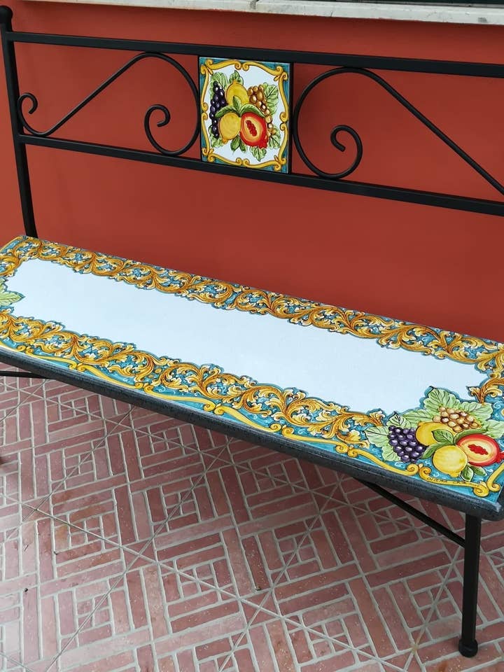 Smeedijzeren bank met lavasteen en 20x20 cm tegel met fruitdecor voor wholesale door DD Ceramiche Siciliane
