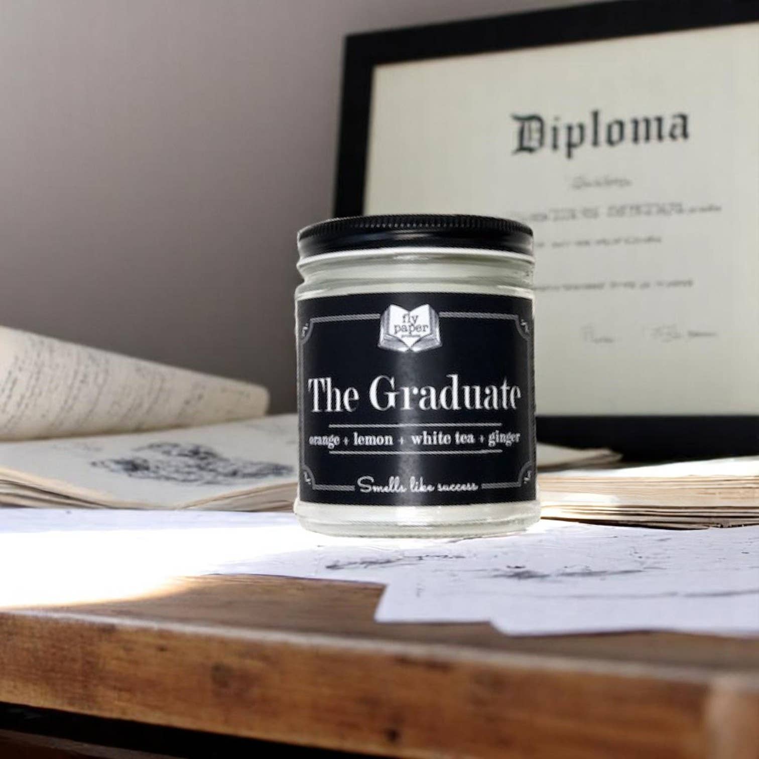 Fly Paper Products – wholesale Burkljus – The Graduate 9oz Ljus Apelsin + Vitt Te + Ingefära