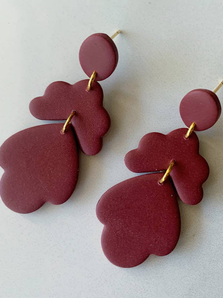 Orecchino Ainslee in bordeaux per la vendita all'ingrosso da parte di Clay By Denae