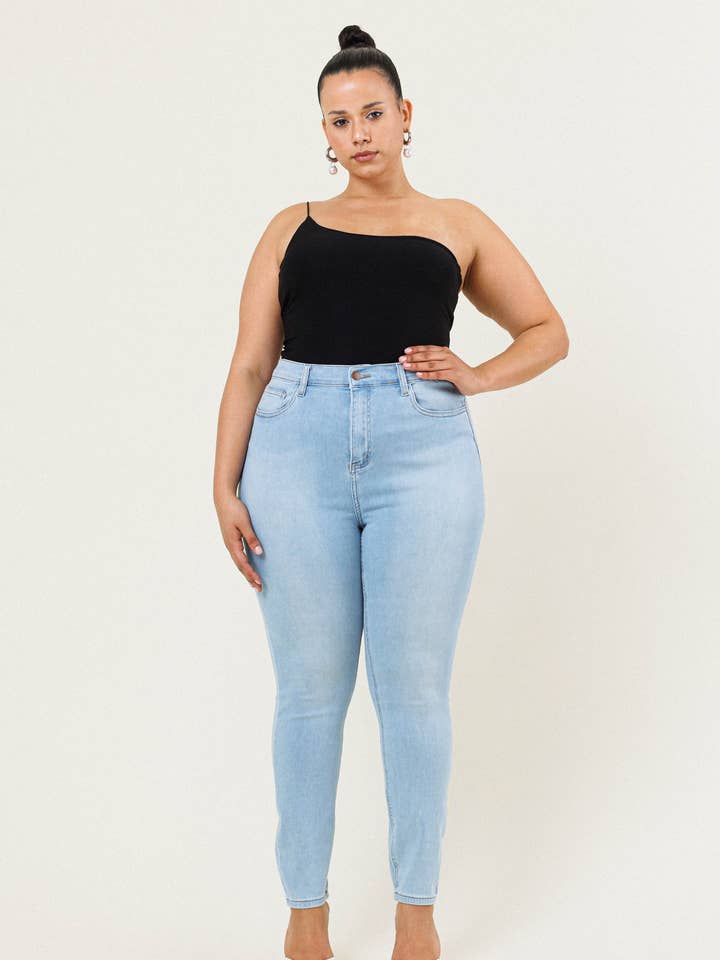 Plus Signature Skinny Jeans for wholesale by Vibrant M.i.U