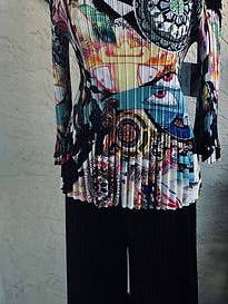 3/4 ærme 28“ plisseret top 8862-T for engroshandel hos Lou Nardi