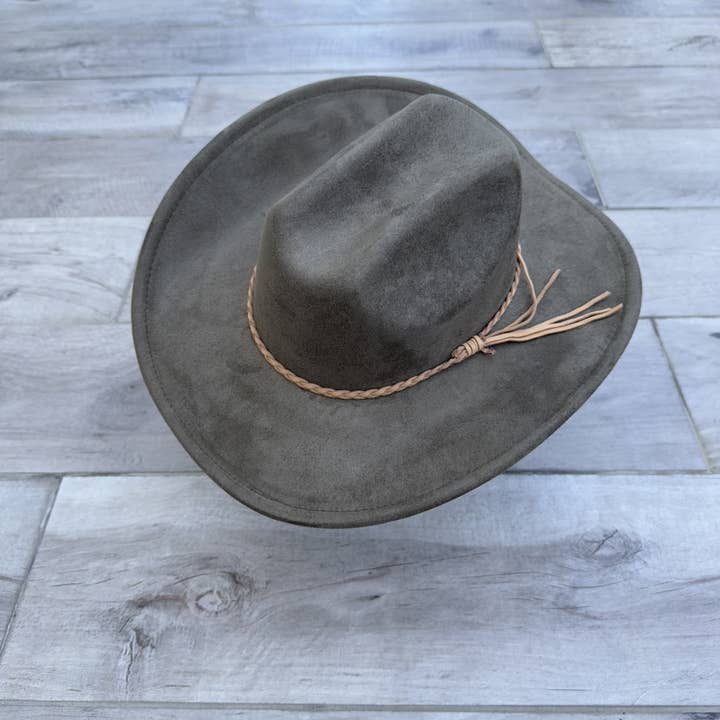 Queens INC - Wholesale Cowboy Hat - Women's - π€ Vegan Suede Cattleman Cowboy Hat W/ Suede Hat Band 16