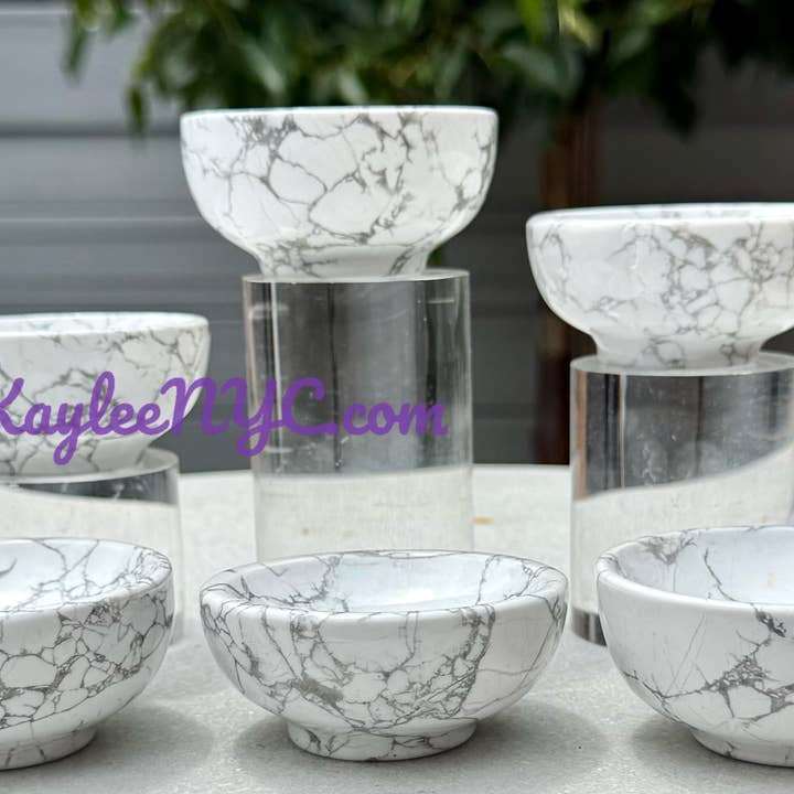 Bols en howlite naturel Énergie de guérison par les cristaux pour la vente par KayleeNYC