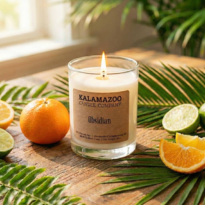 Candela di Soia Obsidian 10oz - Versata a Mano in Michigan per la vendita all'ingrosso da parte di Kalamazoo Candle Company