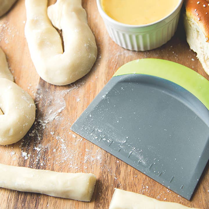 Fox Run Brands - Wholesale Kitchen Tool/Gadget - Fox Run 3-In-1 Bowl Scraper, Cutter, Green, 4.25" x 4.75"2