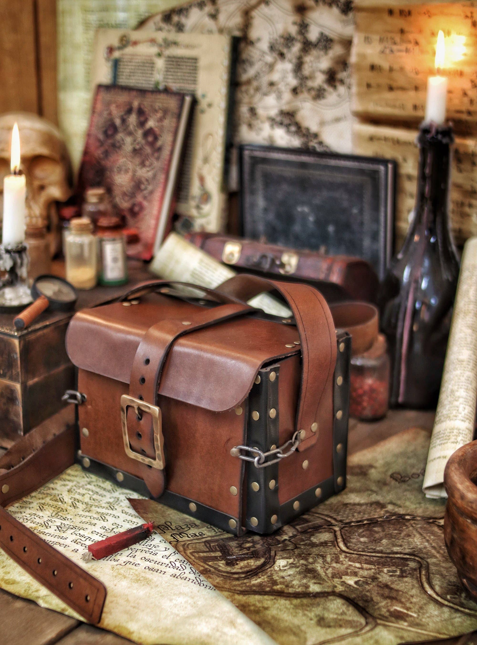 Outcast Props - Vente Décorations de table - Sac d'alchimiste en cuir avec set de potions4