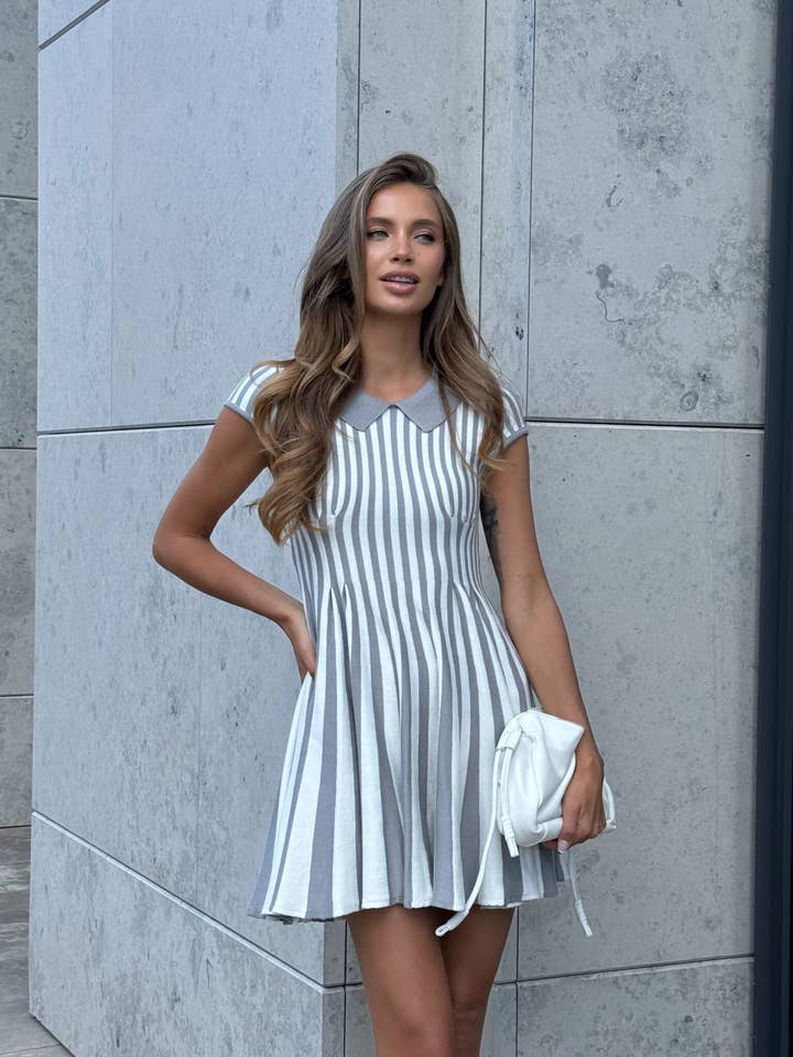 Robe Mini en Coton Rayée Rétro – 100% Coton pour la vente par Flamingo Fashion