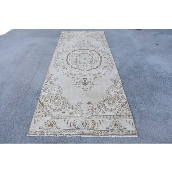Alfombra Rectangular Vintage de Lana - Diseño Clásico en Crema y Beige para venta al por mayor de Anatolia Loom