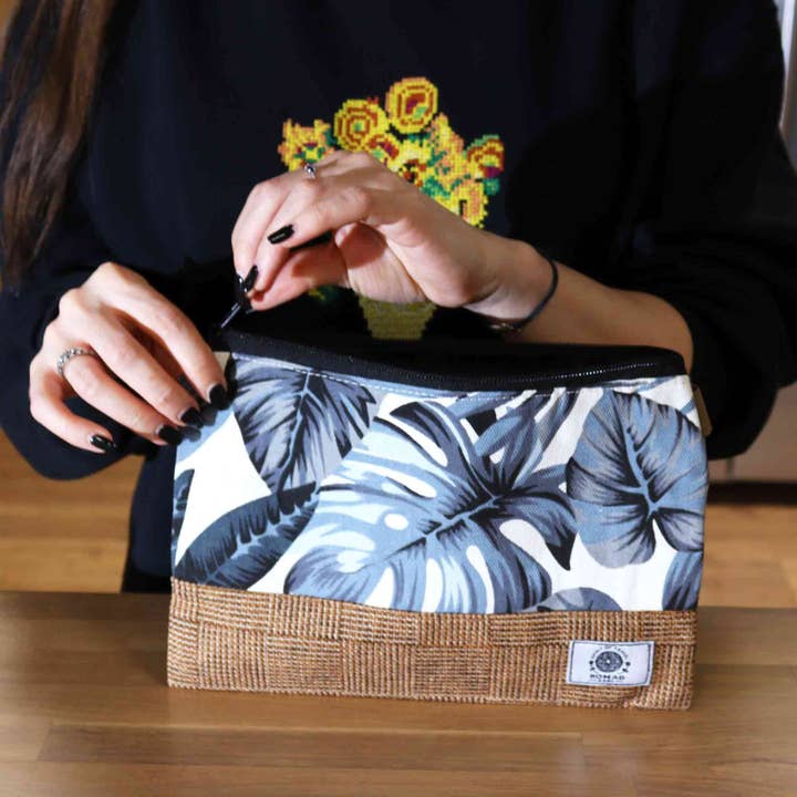 AW Artisan - Wholesale Top Handle Bag - Women's - Tropical Toiletry Bags (3 x 2 assorted designs) - 26 x 17 cm1