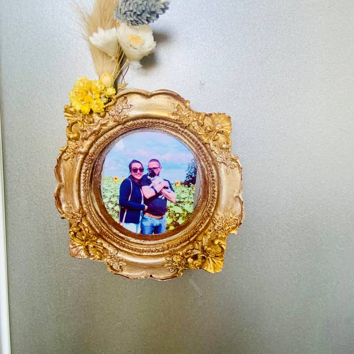 Magnet Frame with Flowers and other Purchase Wholesale achat cire. Free Returns & Net 60 Terms on Faire trending on Faire.