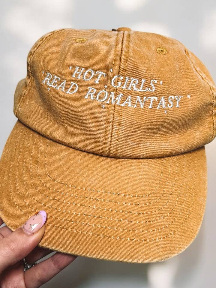 Gorra de béisbol bordada "Chicas Sexys Leen Romantasy" para venta al por mayor de Tired Girl Apparel
