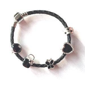 Bracelet enfant « Simply Black » plaqué argent en cuir noir pour la vente par Liberty Charms