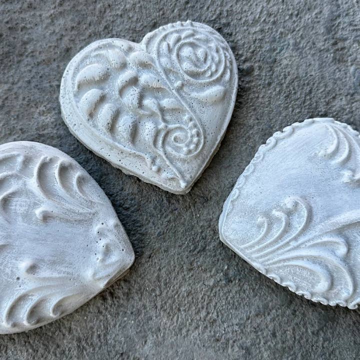 Backyard Stone Art - Wholesale Versiering/decoratie voor buiten - betonnen harten, tuinbeelden, betonkunst, tuingeschenken