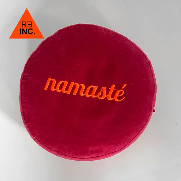 Cuscino da meditazione biologico Namasté, lampone, ricamato per la vendita all'ingrosso da parte di reinc.