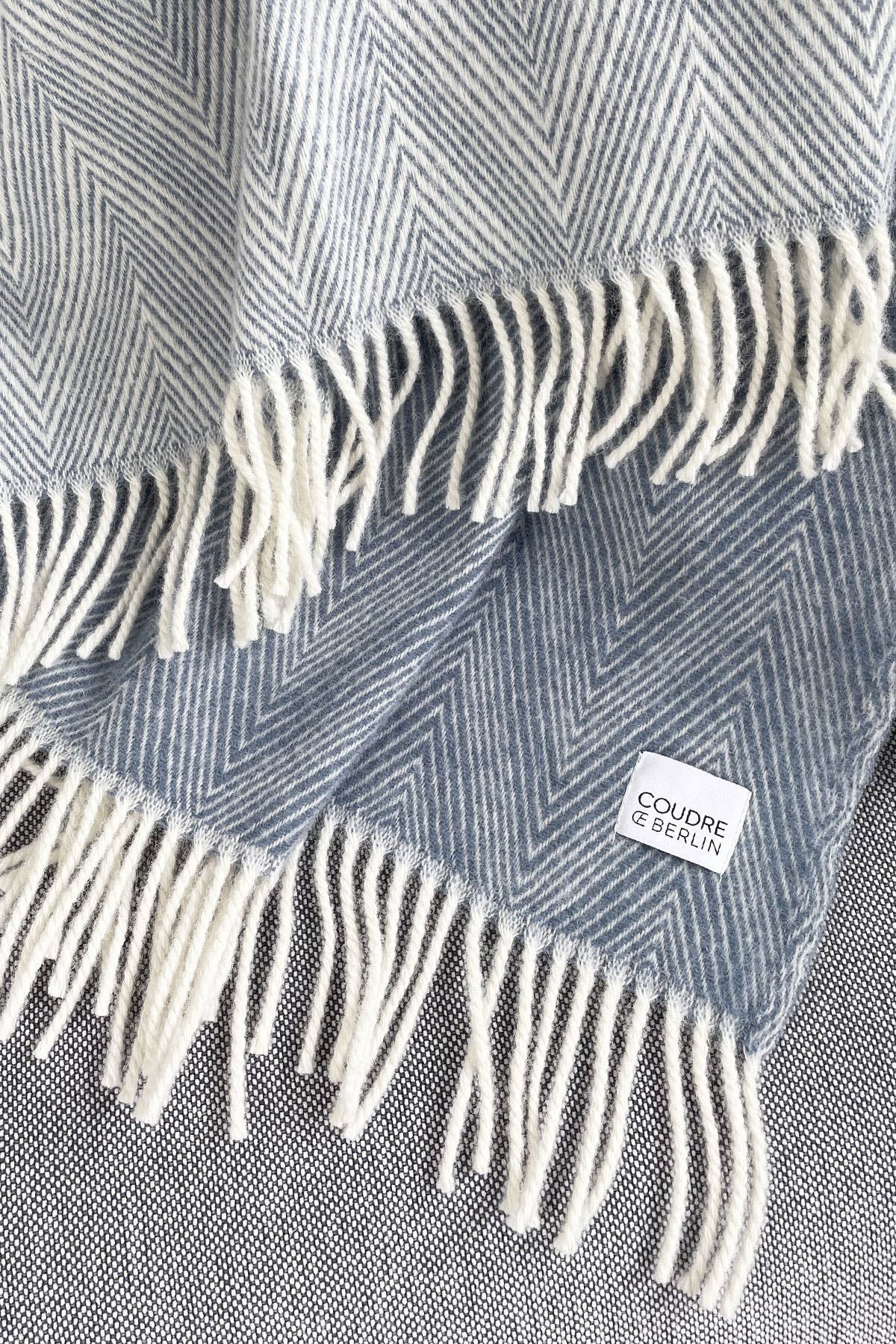 Coudre Berlin - Wholesale Throw Blanket - Wool blanket/cuddly blanket fine herringbone blue concrete2