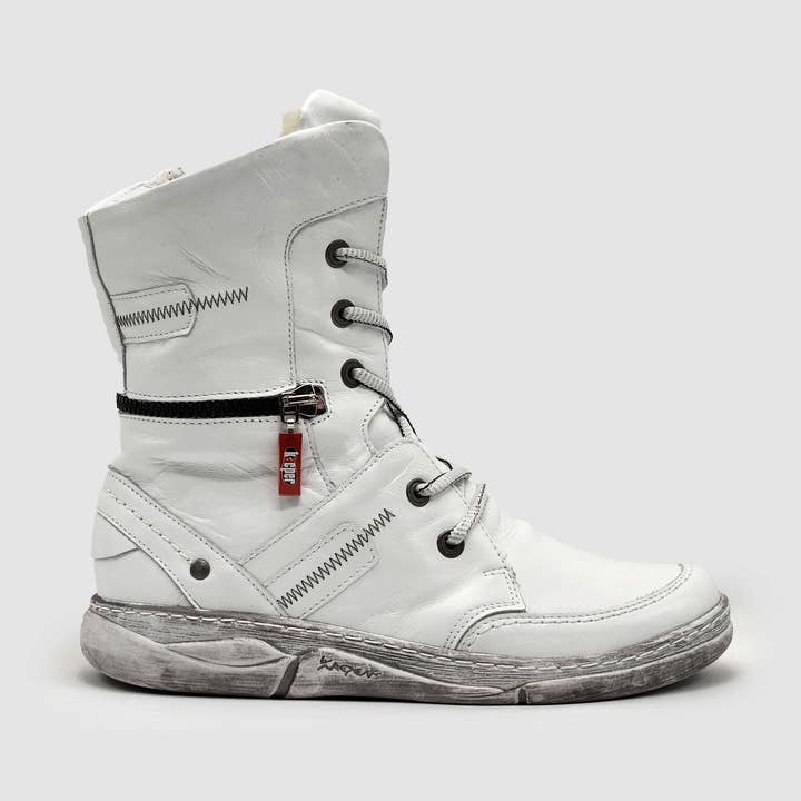 Bottes en cuir zippées doublées intemporelles pour femmes - blanches pour la vente par Euro Shoe Co.