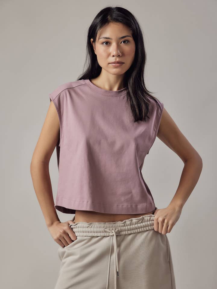 Camiseta feminina regata com corte amplo por atacado de OWN OFF WITH NATURE