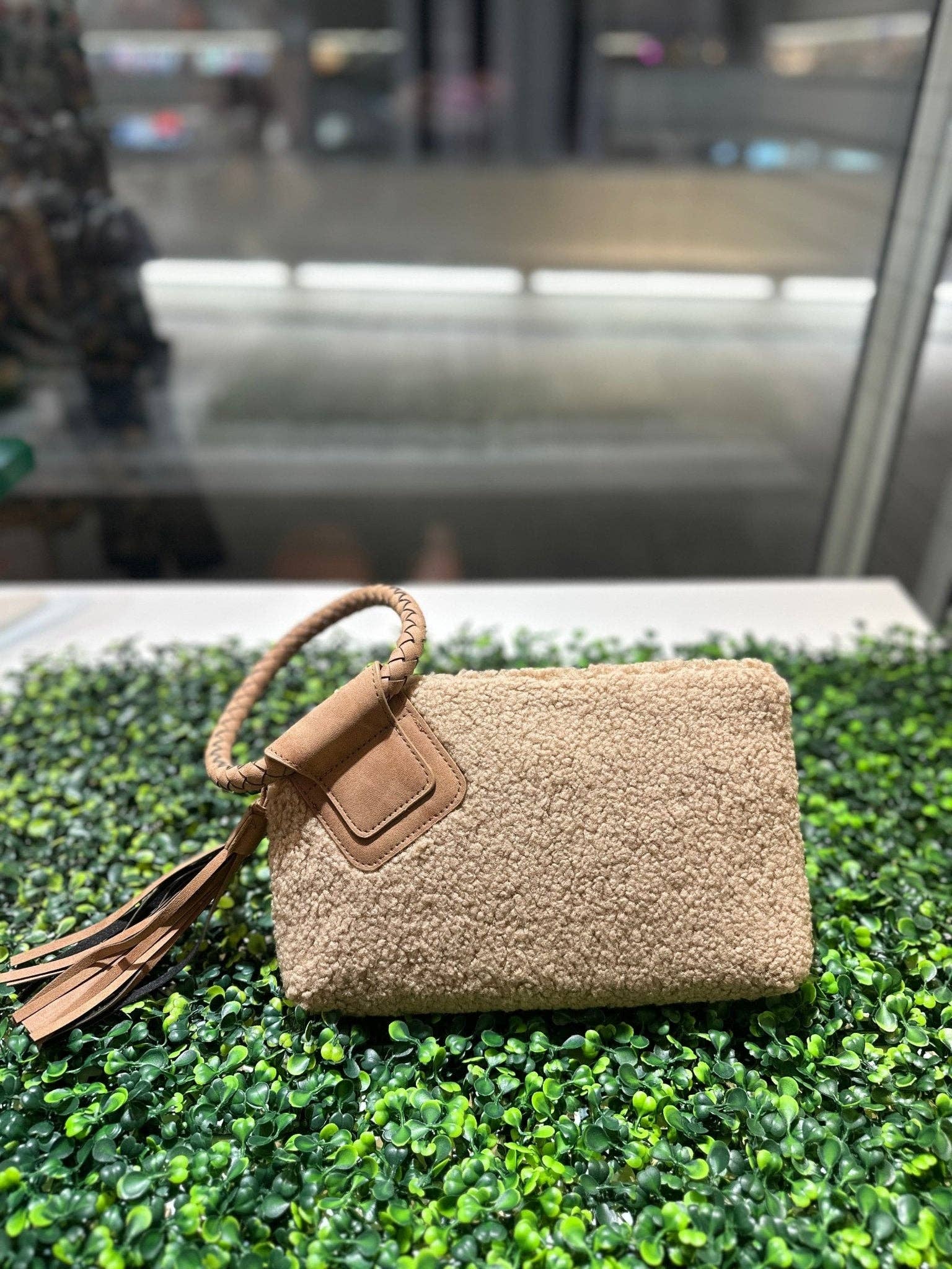 MiMi Wholesale - Wholesale Wristlet - BP204SH Sherpa Cuff Handle Tassel Wristlet/Clutch3