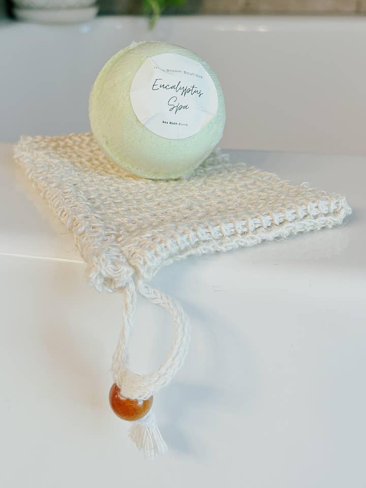 5 oz. Eucalyptus Mint Bath Bomb for wholesale by Ivory Bloom Boutique