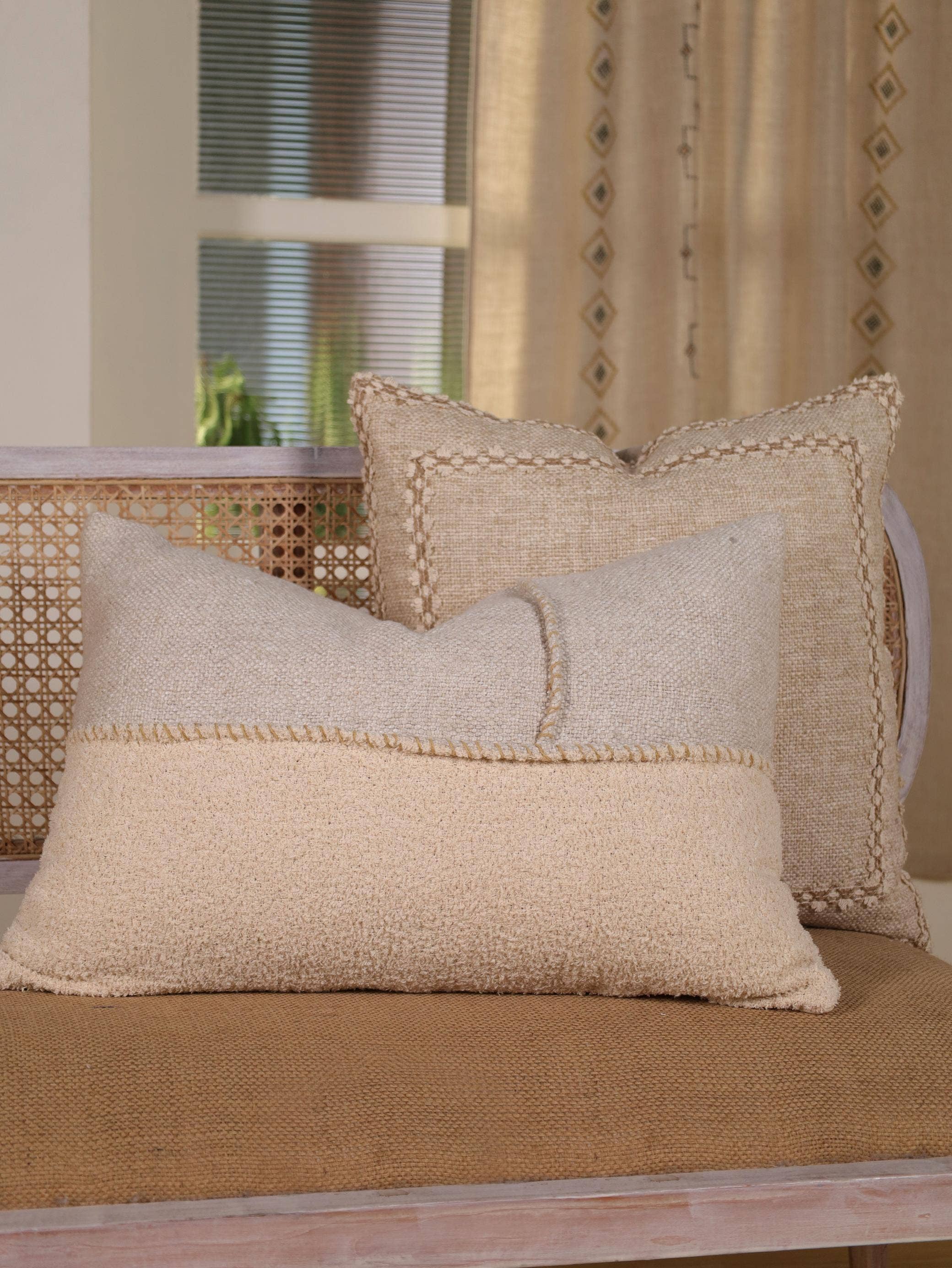 Eyda Homes - Vente Housse de coussin - Housse de coussin en lin naturel brodé à la main 16x24"6