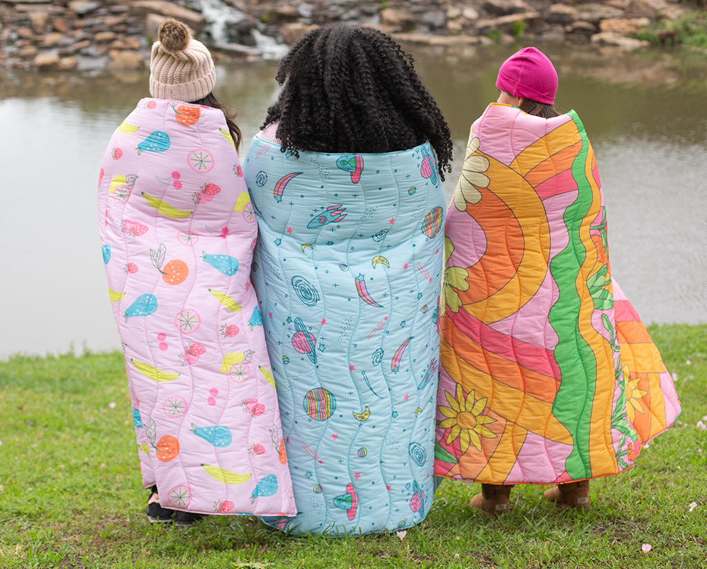 Talking Out of Turn - Wholesale Decoratiedeken - Puffy deken met opvallende prints en kleuren8